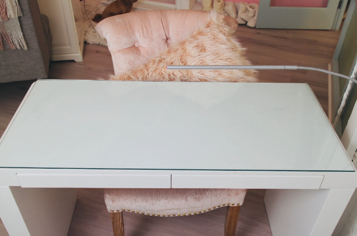 Choosing the Right Nail Table Dimensions for Your Salon